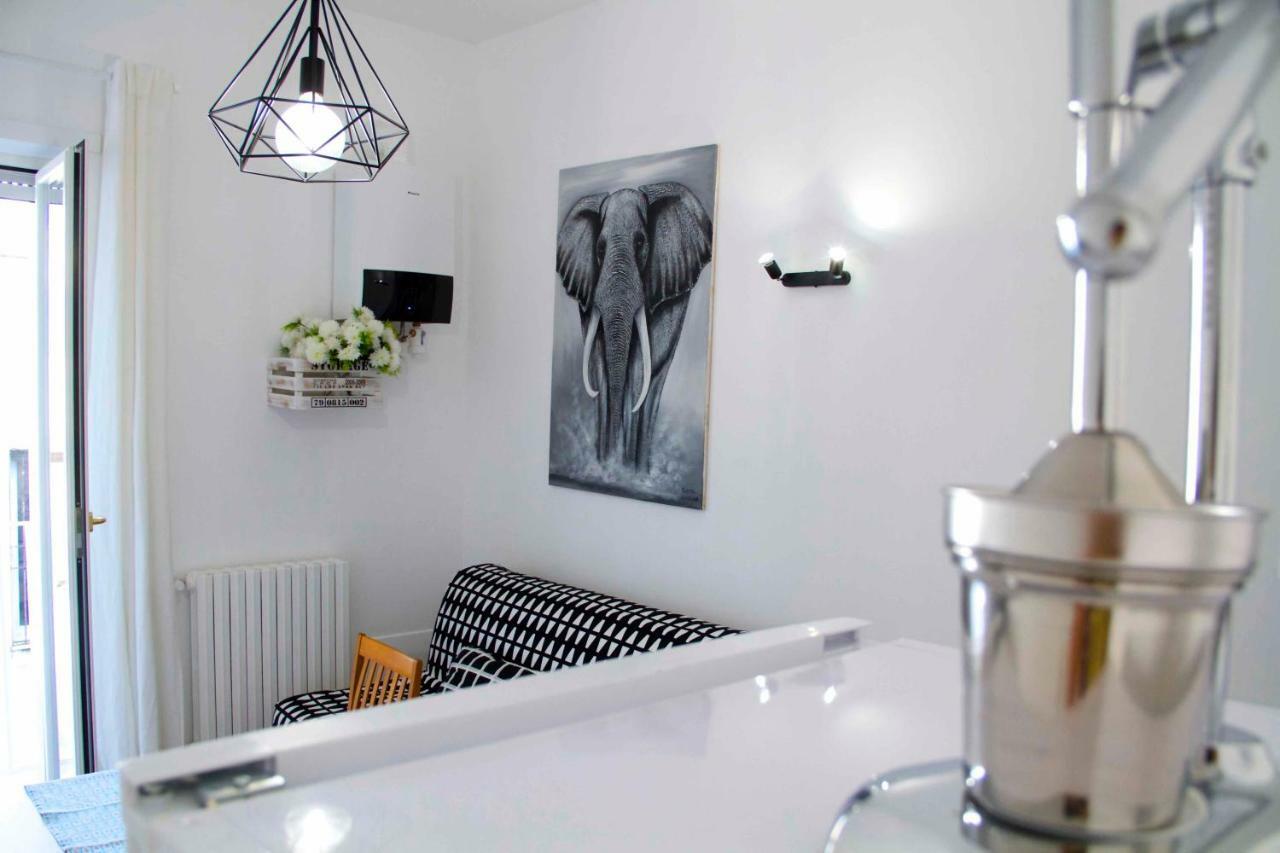 Casa Fabiana Apartment เนเปิลส์ ภายนอก รูปภาพ